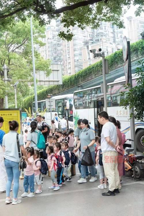 探索诺亚舟中心：为幼儿和青少年提供专业教育服务