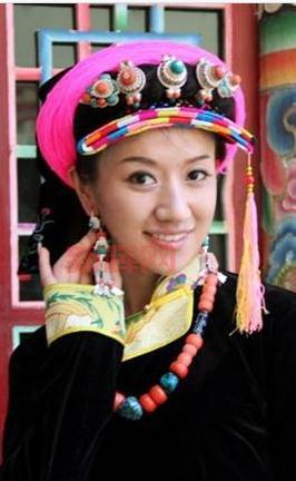 藏族女歌手旺姆最新动态：新歌溺于瞳光深情上线
