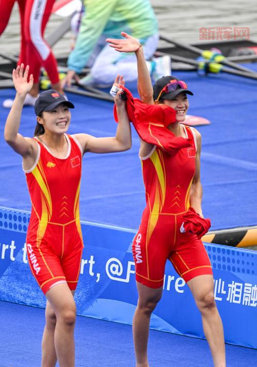中国摘亚运首金：赛艇女子双人双桨勇夺桂冠