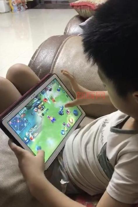 孩子成了网瘾少年，天天打英雄联盟入迷怎么办？