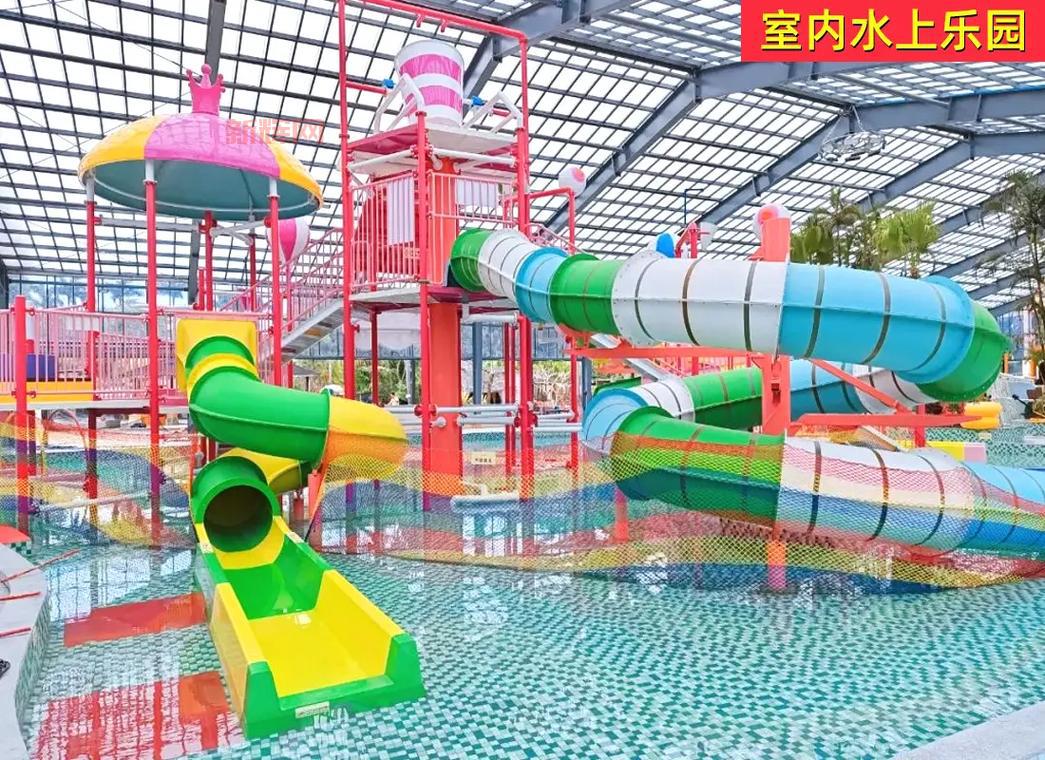 不出门也能玩转水滑梯，水上乐园滑行大作战真刺激！